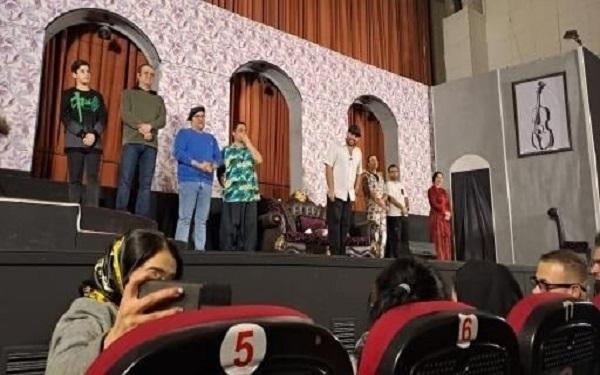 «آقای هلو»؛ نمایش پرفروش و پرانرژی این روزهای تهران